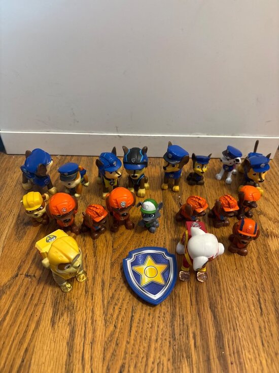 Paw Patrol Action Figures Set Of 18 With Shield Badge - Picture 1 of 3